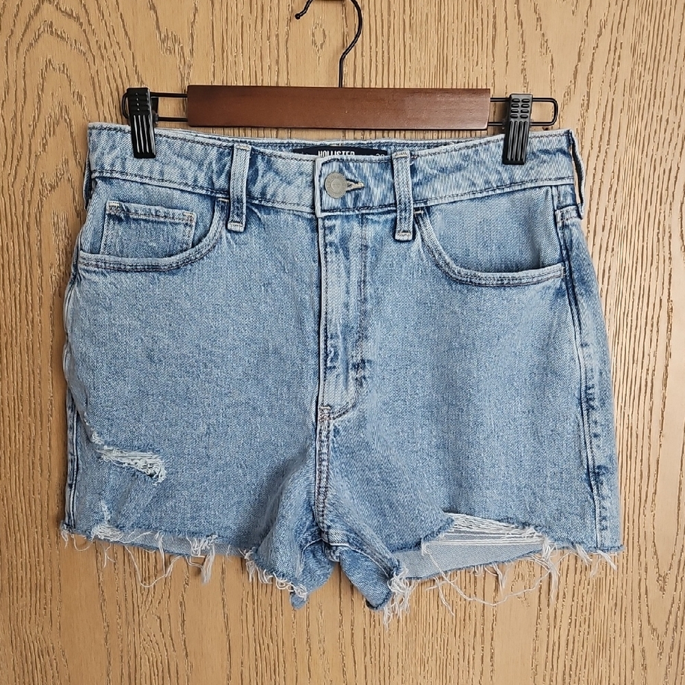 Hollister Denim High Rise Mom Jean Shorts.